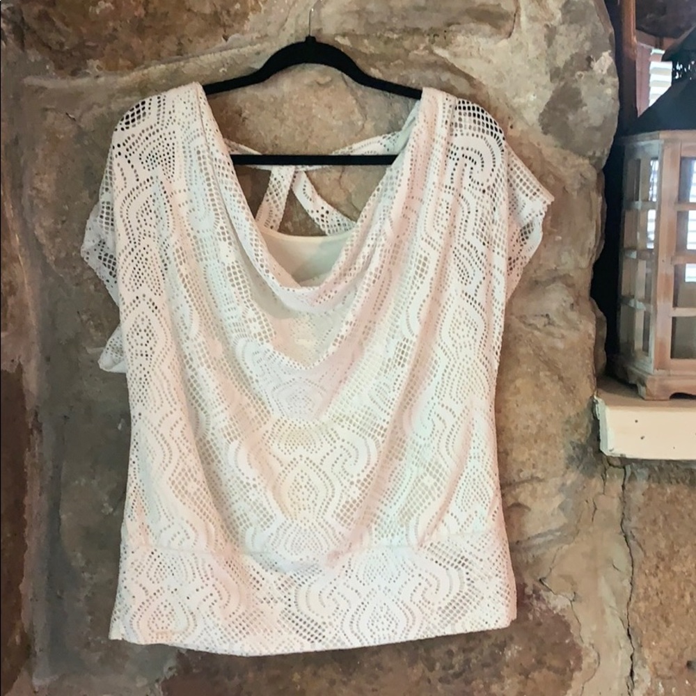 Free 2 Luv  cream cut out top 1X